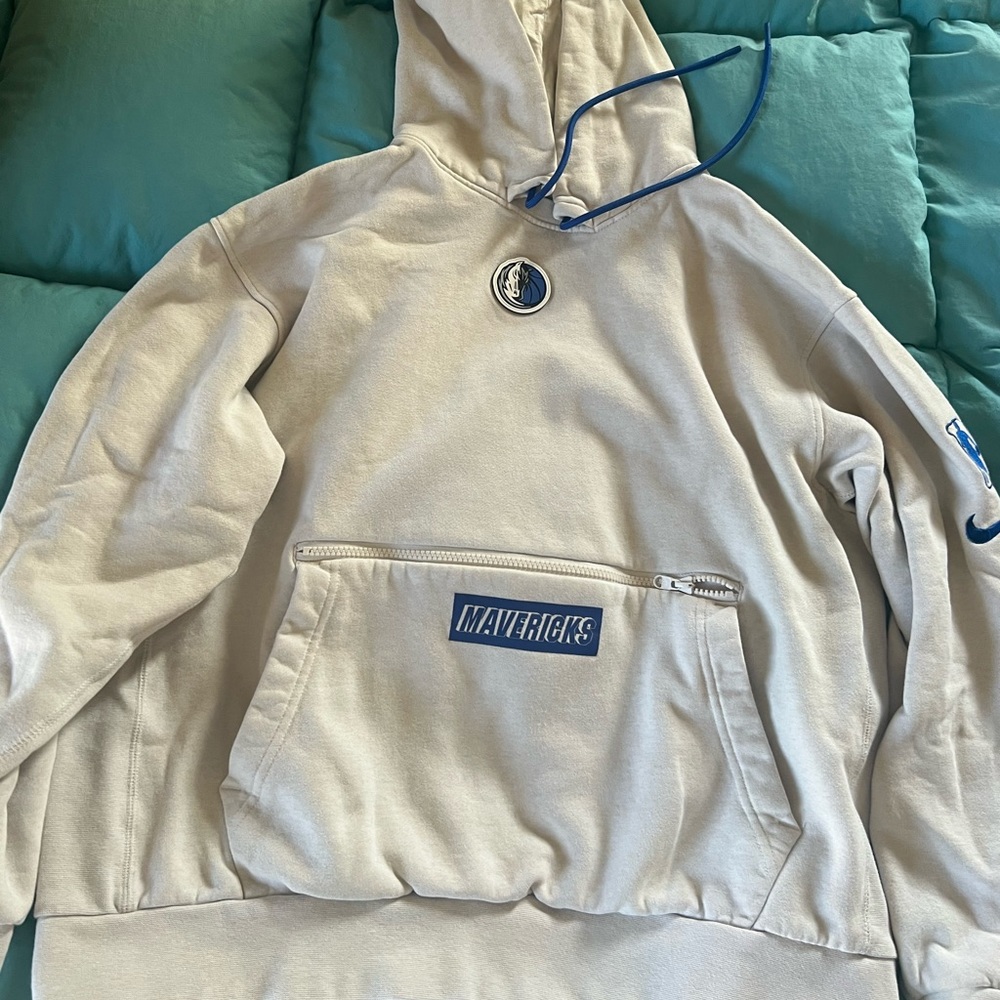 Dallas Mavericks Nike Hoodies and sweat pants.